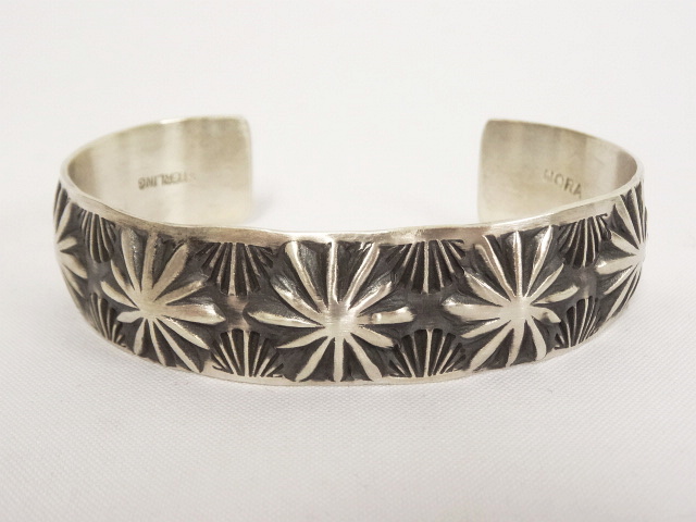 画像: Navajo Indian Jewelry "Nora Bill" 「Accessorie」 入荷しました。