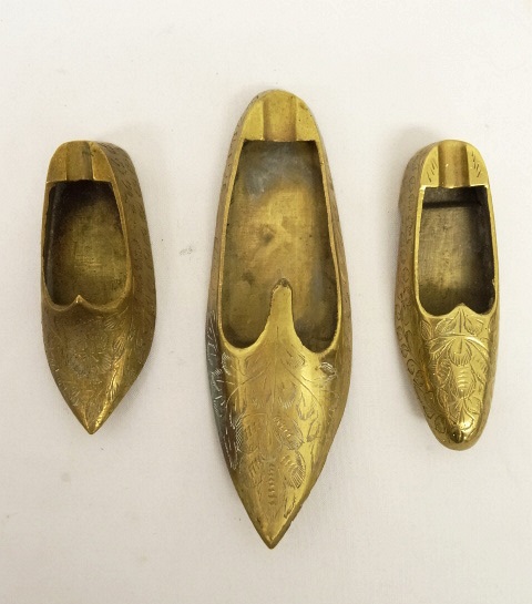 画像: ブラス製 靴型 灰皿 3個セット (ANTIQUE) 「Antique Goods」 入荷しました。