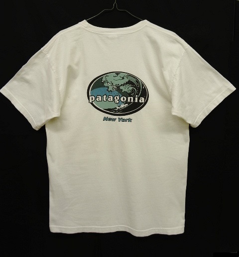 画像: PATAGONIA ニューヨークストア限定 白タグ バックプリント ロゴ 半袖Tシャツ USA製 (USED) 「T-Shirt」 入荷しました。