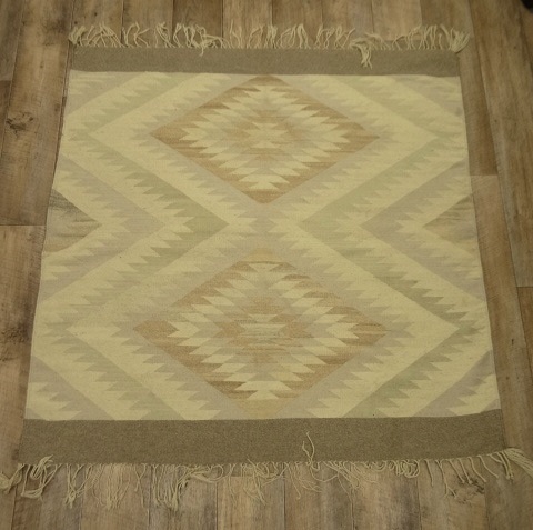 画像: ハンドウーブン ウール ラグ 122cm x 124cm (ANTIQUE) 「Antique Goods」 入荷しました。