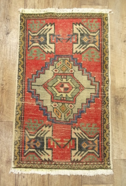 画像: ウール トライバルラグ 90cm x 53cm (ANTIQUE) 「Antique Goods」 入荷しました。