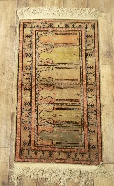画像: ウール トライバルラグ 111cm x 56cm (ANTIQUE) 「Antique Goods」 入荷しました。