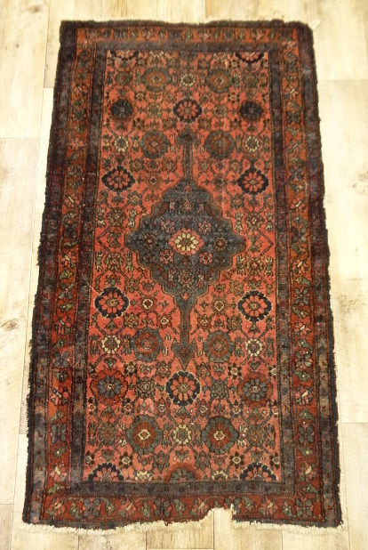 画像: オールド ウール トライバルラグ 148cm x 81cm (ANTIQUE) 「Antique Goods」 入荷しました。