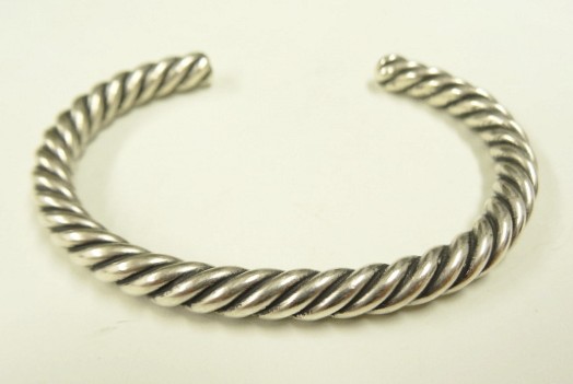 画像: ナバホ族 インディアンジュエリー シルバー ツイストバングル (NEW) 「Accessorie」入荷しました。
