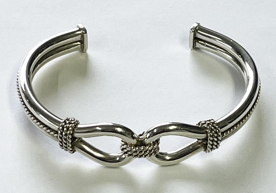 画像: ナバホ族 インディアンジュエリー "STEVE ARVISO" ホースウィスパラー シルバーバングル (NEW) 「Accessorie」入荷しました。