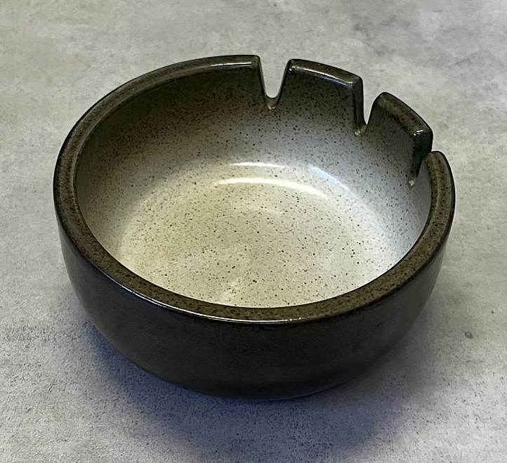 画像: HEATH CERAMICS アッシュトレー 灰皿 オリーブ USA製 (VINTAGE) 「Antique Goods」入荷しました。