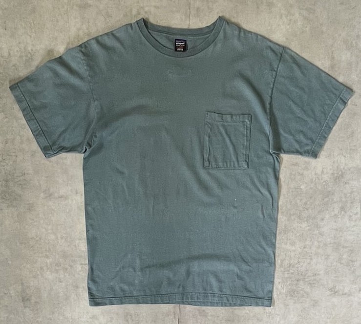 画像: 90'S PATAGONIA 黒タグ オーバルロゴ刺繍 半袖 ポケット付きTシャツ ブルーグレー USA製 (VINTAGE) 「T-Shirt」入荷しました。