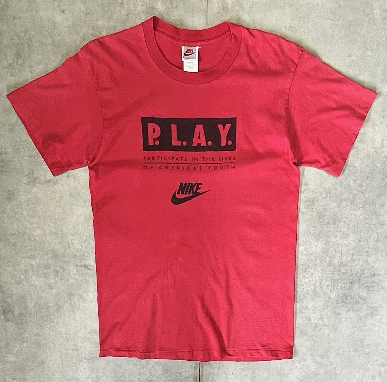 画像: 90'S NIKE "P.L.A.Y." 銀タグ シングルステッチ 両面プリント Tシャツ レッド USA製 (VINTAGE)「T-Shirt」入荷しました。