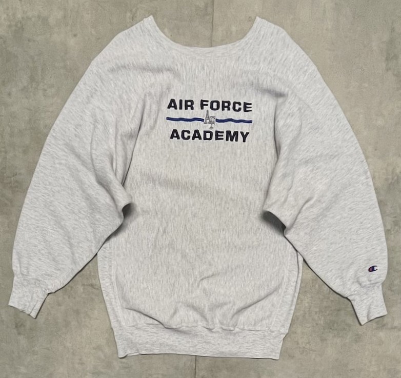 画像: 90'S CHAMPION "AIR FORCE ACADEMY" 刺繍タグ リバースウィーブ グレー USA製 (VINTAGE)「Sweat Shirt」入荷しました。