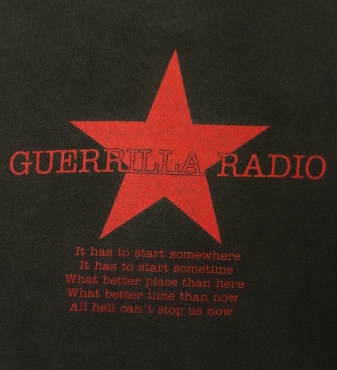 画像: 90'S RAGE AGAINST THE MACHINE "GUERRILLA RADIO" Tシャツ オリジナル GIANTボディ USA製 (VINTAGE)