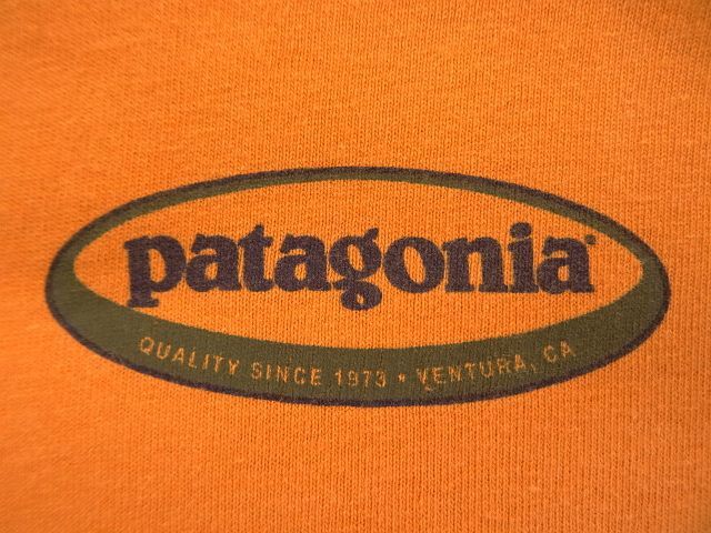 画像: 90'S PATAGONIA 黒タグ オーバルロゴ 長袖 Tシャツ マンゴー USA製 (VINTAGE)