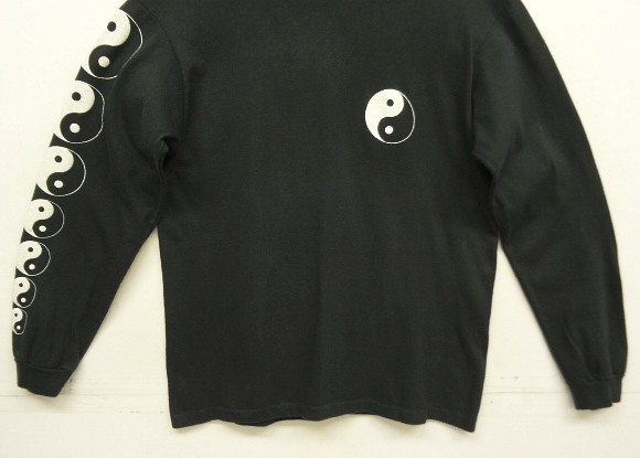 画像: 90'S FASHION VICTIM "YIN & YANG" 袖＆両面プリント 長袖 Tシャツ ブラック USA製 (VINTAGE)
