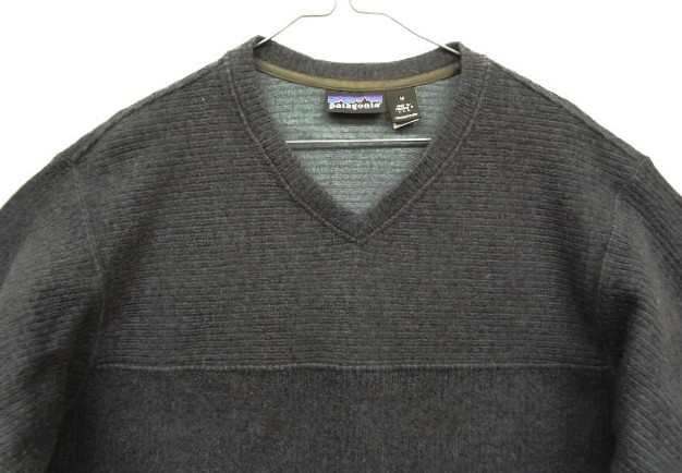 画像: 01'S PATAGONIA 袖先ロゴ 同色切り替え Vネック ニット ネイビー USA製 (VINTAGE)