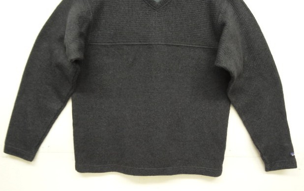 画像: 01'S PATAGONIA 袖先ロゴ 同色切り替え Vネック ニット ネイビー USA製 (VINTAGE)