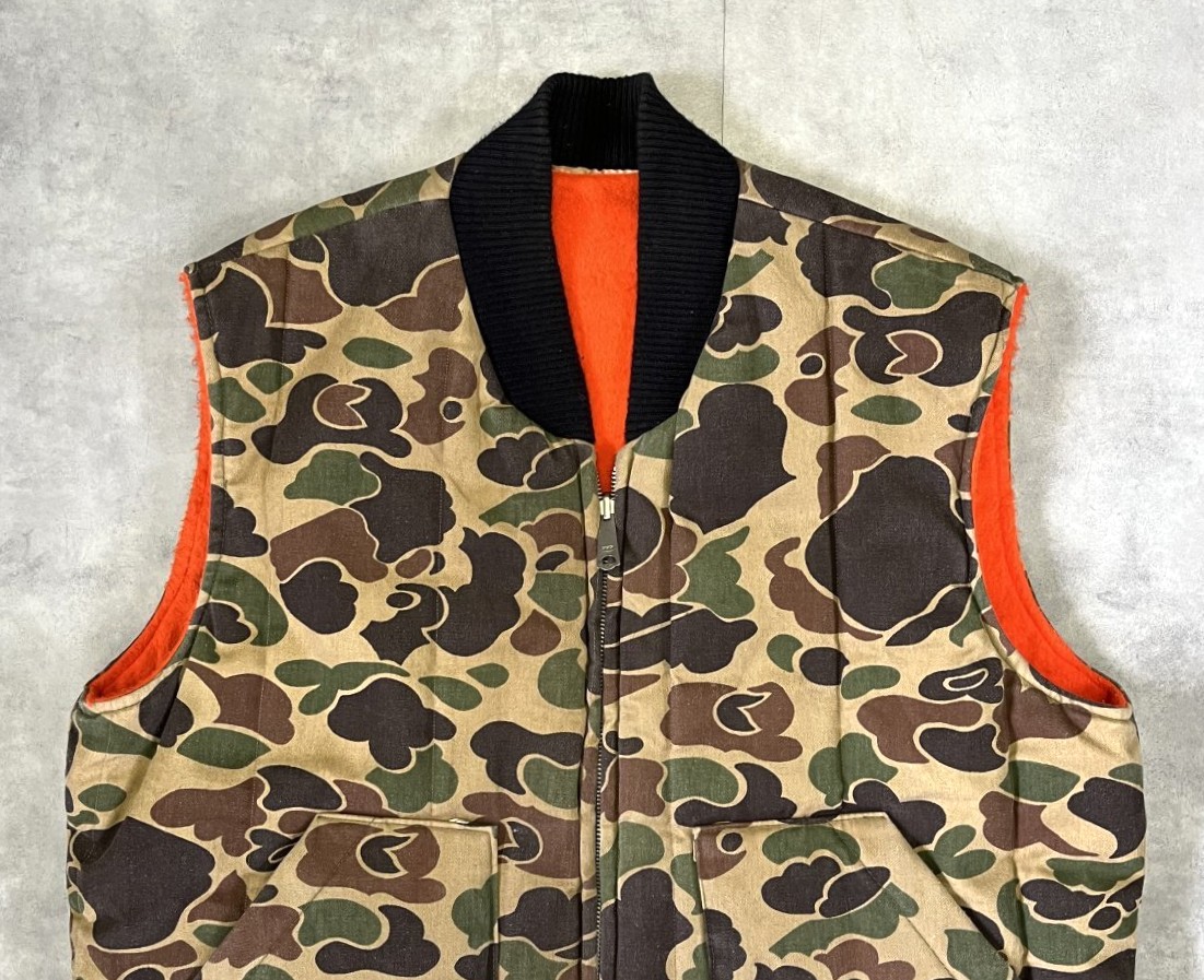 画像: 80'S UNKNOWN リバーシブル 中綿入りベスト ダックハンターカモ/オレンジ (VINTAGE)