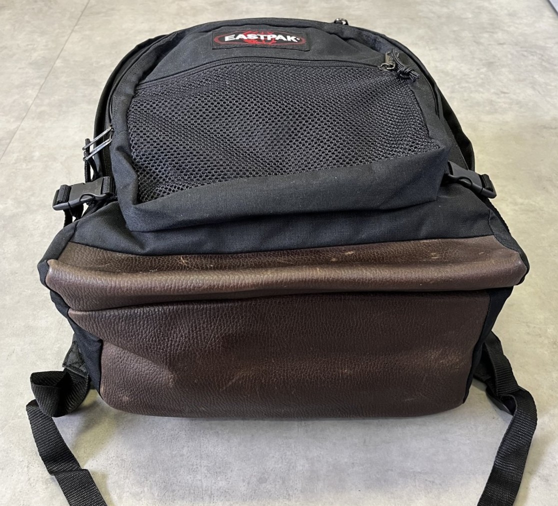 画像8: 90'S EASTPAK 旧タグ ボトムレザー ナイロン バックパック ブラック USA製 (VINTAGE)