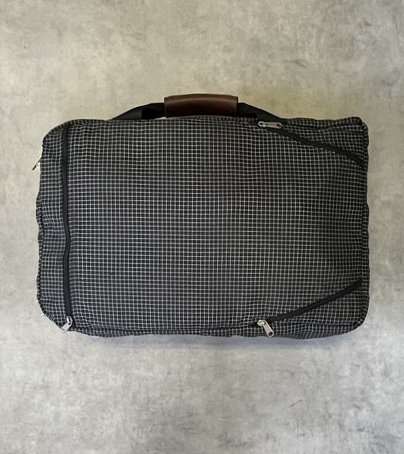 画像: 80'S MEI (MOUNTAIN EQUIPMENT INC) 旧タグ 2WAY ナイロンバッグ ブラック/ホワイト スペクトラ USA製 (VINTAGE)