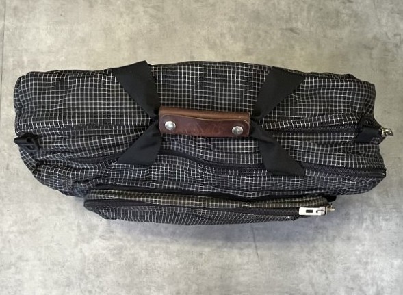 画像: 80'S MEI (MOUNTAIN EQUIPMENT INC) 旧タグ 2WAY ナイロンバッグ ブラック/ホワイト スペクトラ USA製 (VINTAGE)