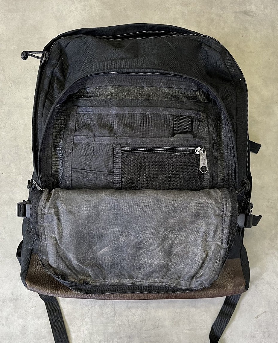 画像4: 90'S EASTPAK 旧タグ ボトムレザー ナイロン バックパック ブラック USA製 (VINTAGE)