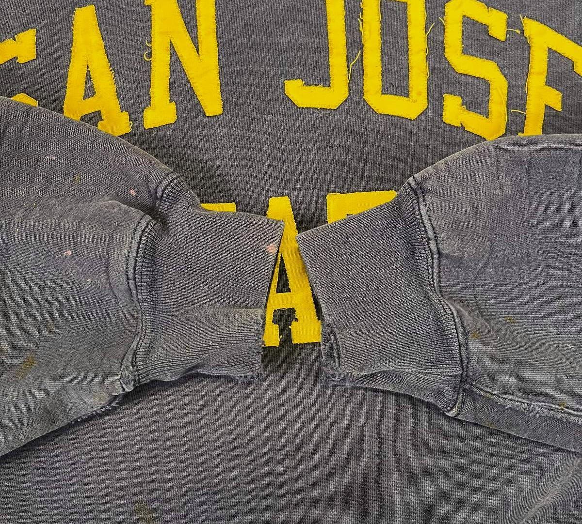 画像: 90'S RUSSELL ATHLETIC "PRO COTTON" 前Vガゼット付き クルーネック スウェットシャツ ナス紺 USA製 (VINTAGE)