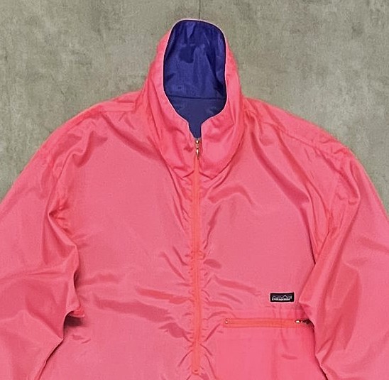 画像: 80'S PATAGONIA 旧タグ "LIGHTWEIGHT REVERSIBLE WINDBREAKER" リバーシブル ナイロンジャケット フーシャピンク/ブルー USA製 (VINTAGE)