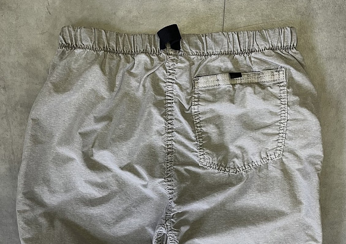 画像: 90'S GRAMICCI 旧ロゴ ベルト付き ナイロンパンツ ベージュ USA製 (VINTAGE)