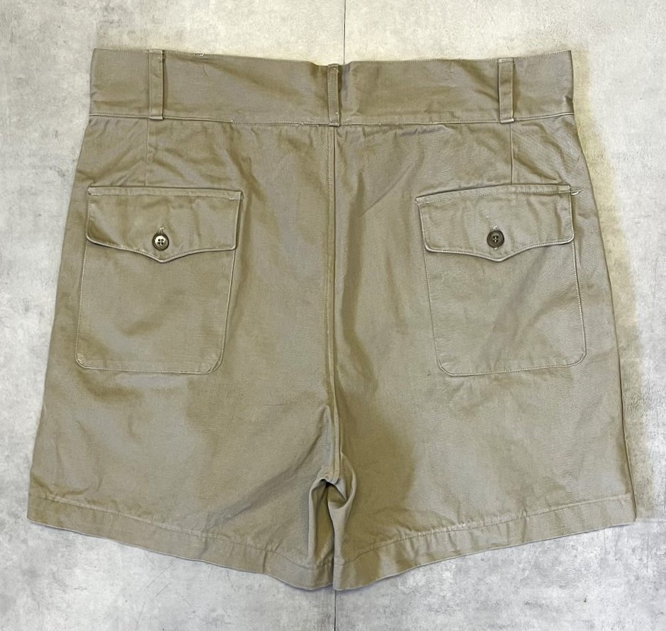 画像5: 50'S イタリア軍 コットン100% ボタンフライ プリーツ入り チノショーツ ベージュ (MINT CONDITION)