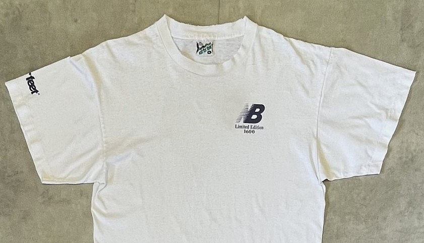 画像: 90'S JUST FOR FEET "NEW BALANCE 1600" シングルステッチ 両面＆袖プリント 半袖 Tシャツ ホワイト USA製 (VINTAGE)