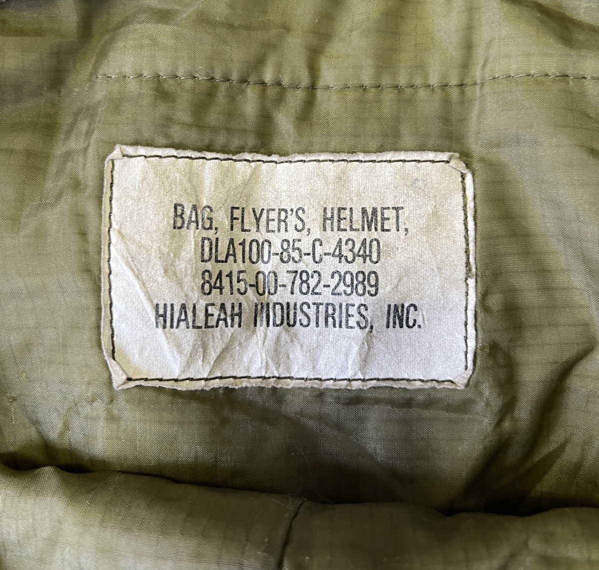 画像2: 80'S アメリカ軍 USAF フライヤーズ ヘルメットバッグ ROBINブラスジップ (VINTAGE)
