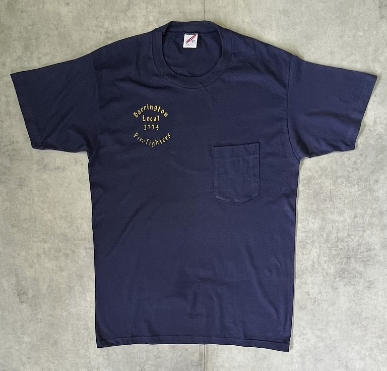 画像1: 80'S BARRINGTON FIREFIGHTERS シングルステッチ 半袖 ポケット付き Tシャツ ネイビー USA製 (VINTAGE)