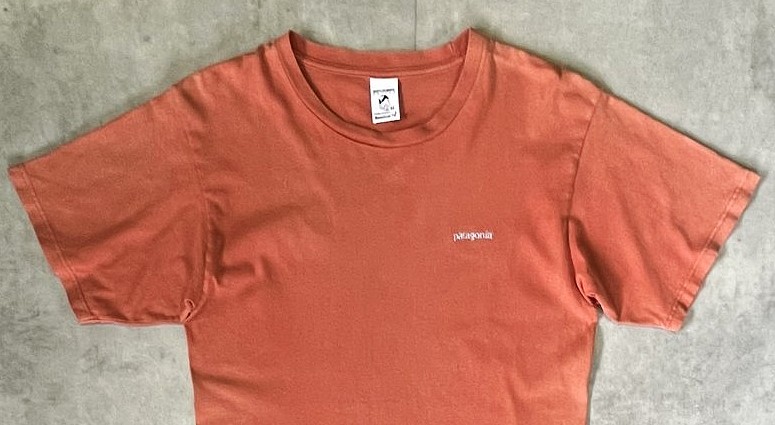 画像: 90'S PATAGONIA "BENEFICIAL T'S" ロゴ刺繍 半袖 Tシャツ フェードオレンジ (VINTAGE)