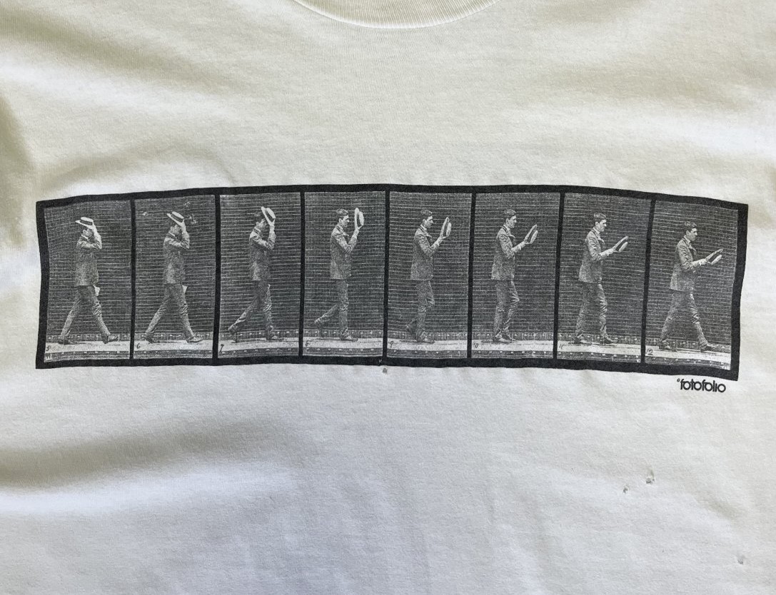画像3: 90'S FOTOFOLIO "EADWEARD MUYBRIDGE" シングルステッチ 両面プリント 半袖 Tシャツ ホワイト USA製 (VINTAGE)
