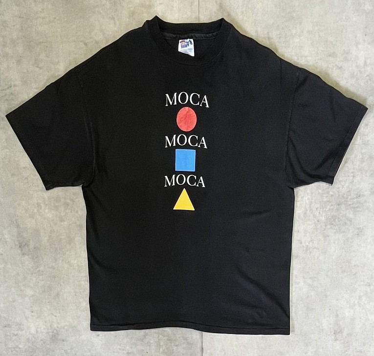 画像1: 90'S MOCA (ロサンゼルス現代美術館) シングルステッチ 半袖 Tシャツ ブラック USA製 (VINTAGE)