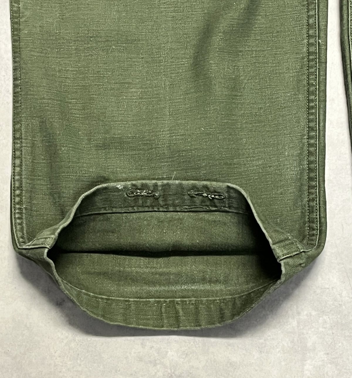 画像5: 60'S アメリカ軍 US ARMY "OG107" コットンサテン 平ボタン ベイカーパンツ ミリタリーグリーン (VINTAGE)