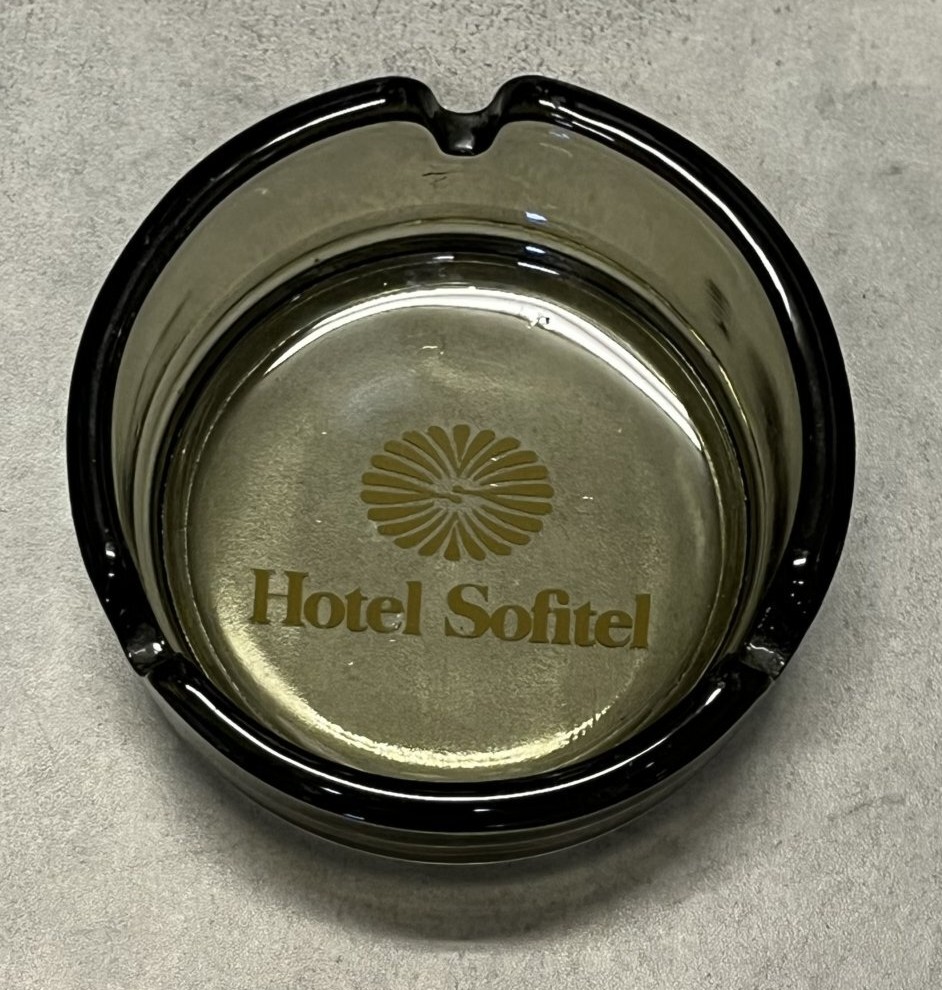 画像2: HOTEL SOFITEL アッシュトレー 灰皿 ブラッククリア (VINTAGE)