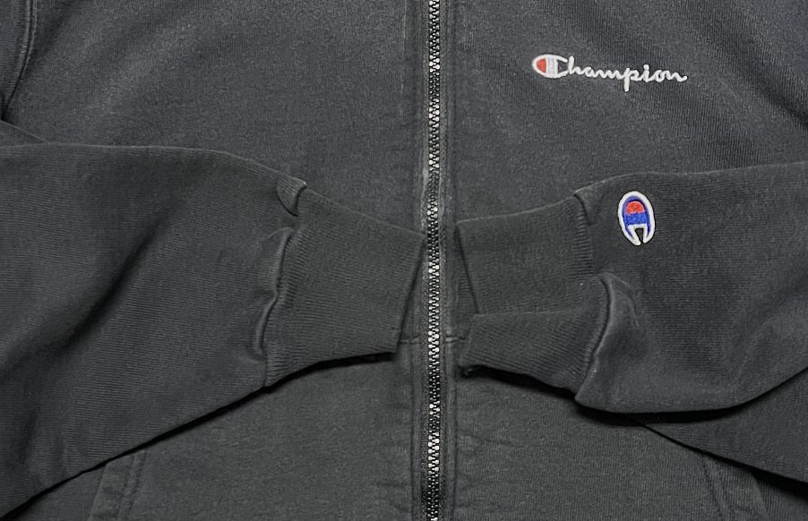 画像: 90'S CHAMPION 青タグ スクリプトロゴ刺繍 フルジップ スウェットパーカー ブラック USA製 (VINTAGE)