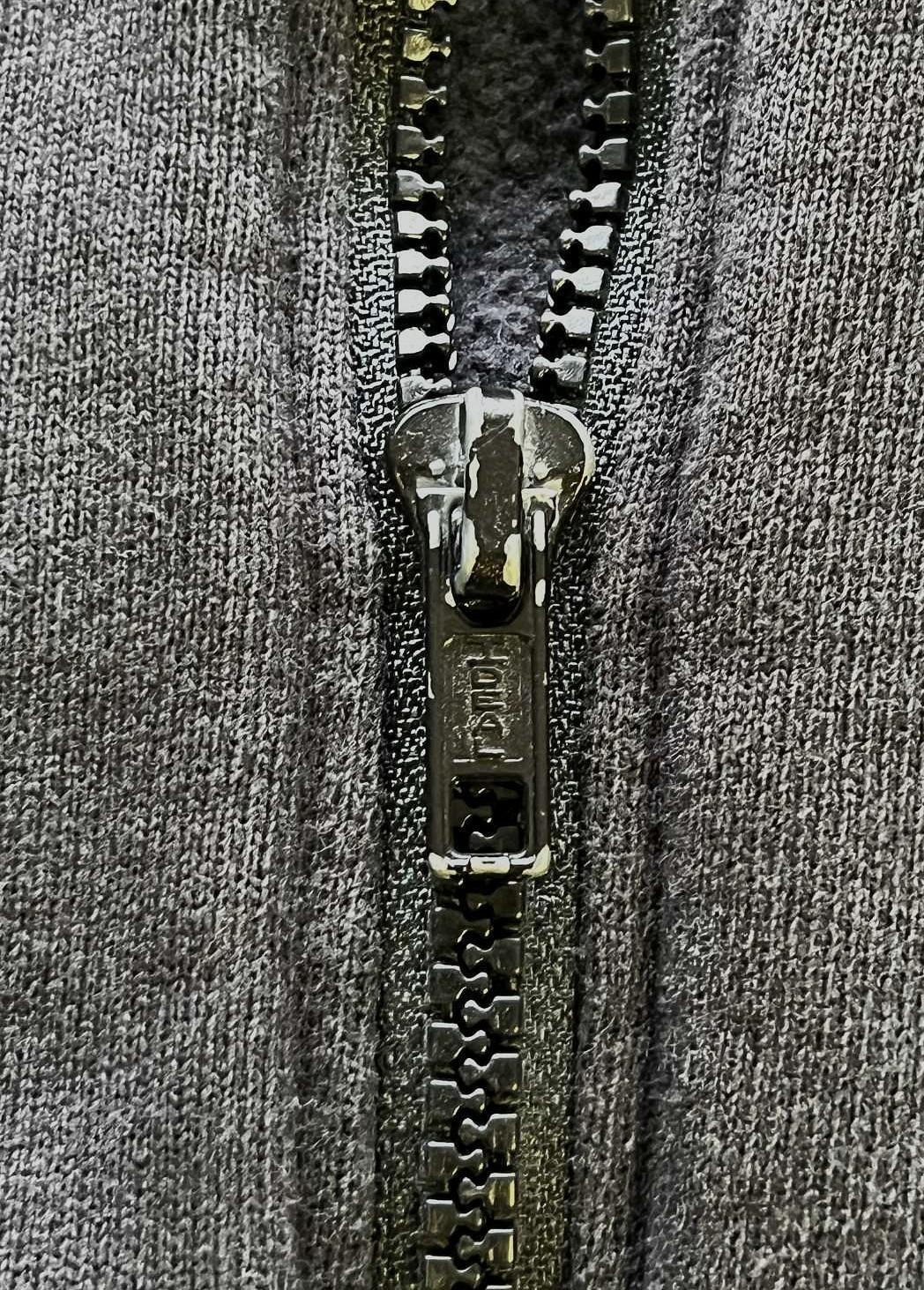 画像4: 90'S CHAMPION 青タグ スクリプトロゴ刺繍 フルジップ スウェットパーカー ブラック USA製 (VINTAGE)